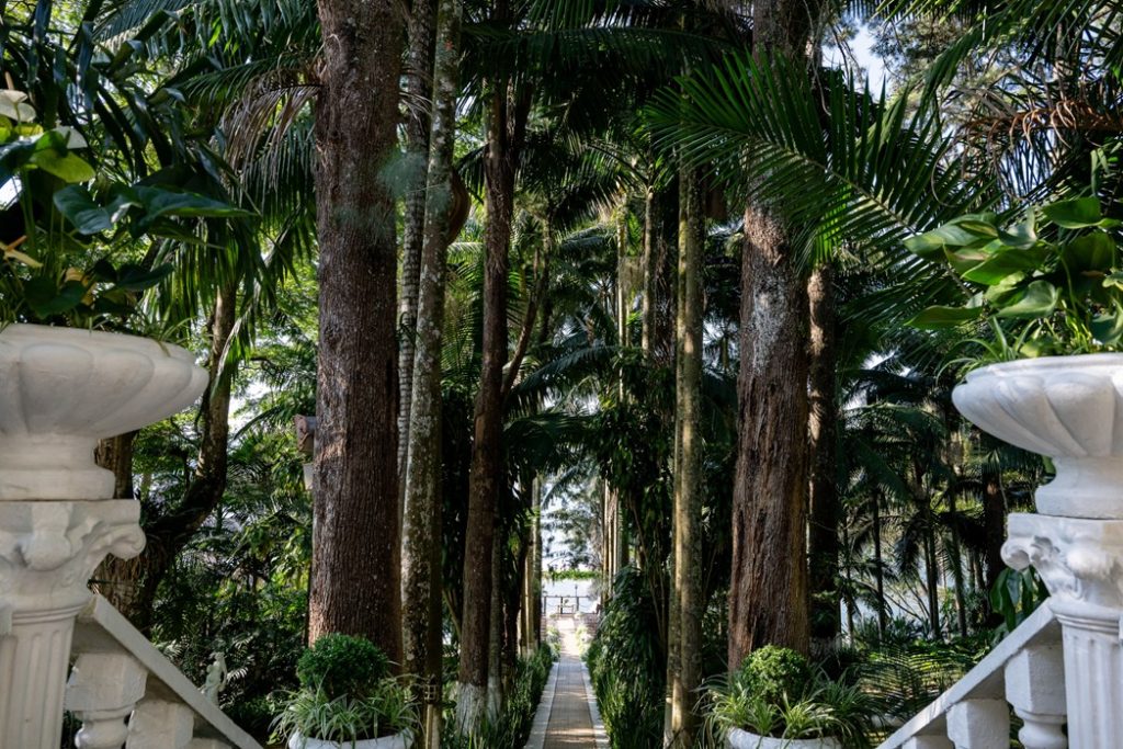 Caminho para a recepção no Espaço Deck no Recanto Santa Rita | Foto por Adriano Alves Fotografia