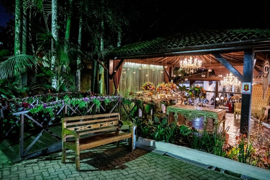 Evento à noite no espaço para doces no Recanto Santa Rita | Foto por Adriano Alves Fotografia